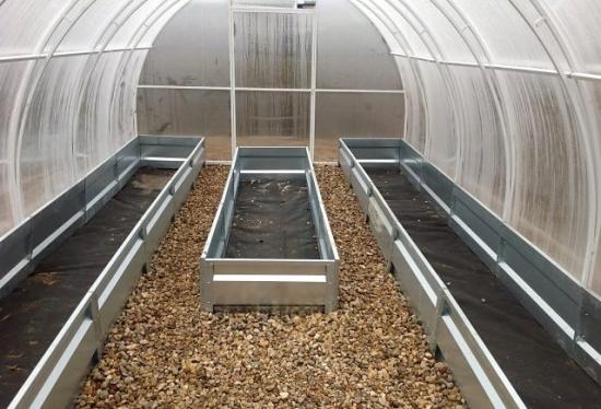 Оцинкованные грядки в теплицах