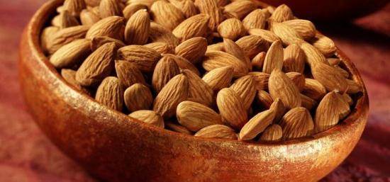 Миндальный орех, плоды