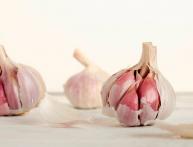 Как правильно хранить чеснок на зиму
